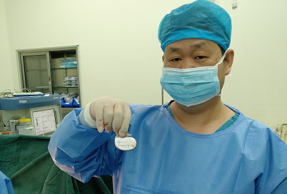 针对常师傅的情况,孙大夫决定为患者做膀胱起搏器植入手术.